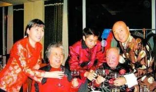 父亲过世发朋友圈如何统一回复 母亲去世讣告朋友圈